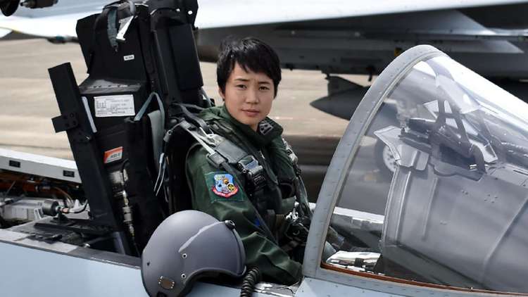  أول امرأة تقود طائرة حربية في الجيش الياباني