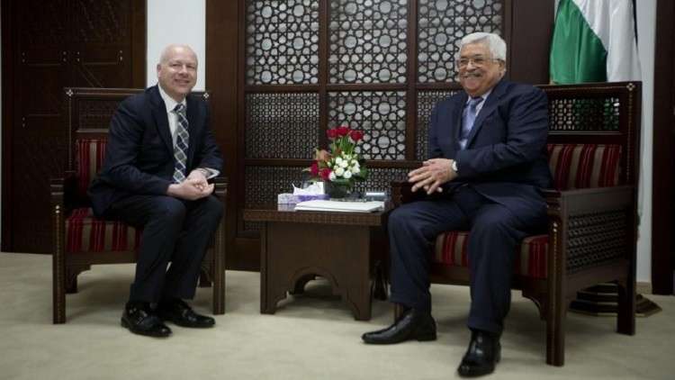 غرينبلات يحذّر عباس من ملء الفراغ إذا ما استمر في مقاطعة التسوية الأمريكية