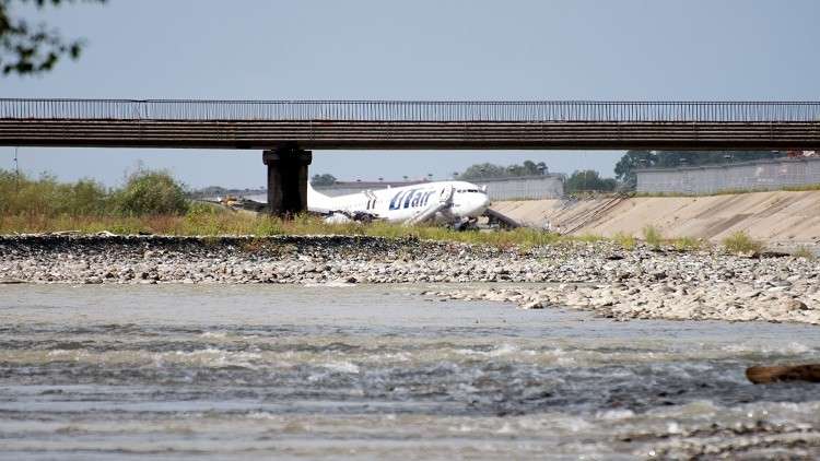انحراف طائرة تابعة لشركة روسية عن المدرج أثناء هبوطها في مطار سوتشي الدولي