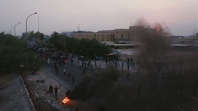 المتظاهرون يغلقون ميناء أم قصر في البصرة 