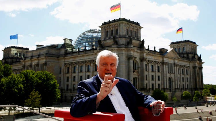 وزير الداخلية الألماني: الهجرة هي الأم الحنون لمشاكلنا