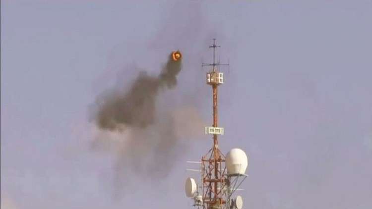 إحراق برج عسكري إسرائيلي بواسطة إطار طائر مشتعل