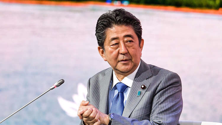 شاهد.. تعابير وجه آبي بعد سماعه دعوة بوتين 