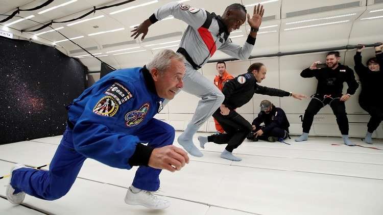 شاهد.. أسرع رجل في العالم يفوز بسباق في الفضاء!