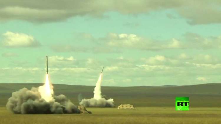 الجيش الروسي يطلق صاروخين من طراز 