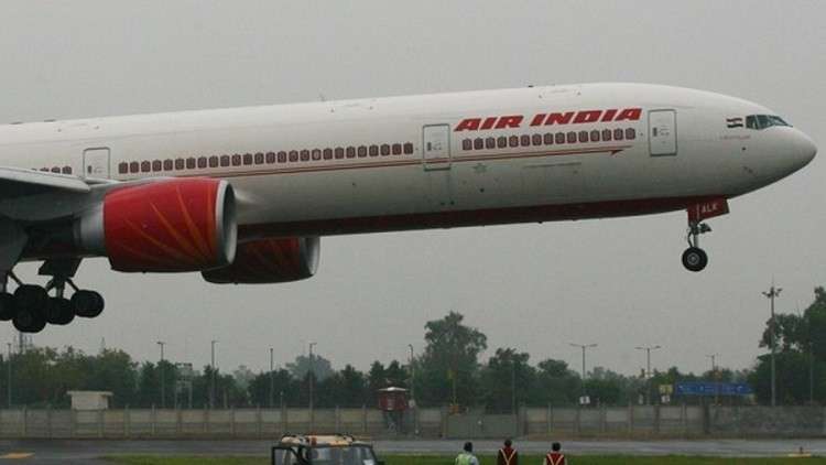 طيار هندي ينقذ حياة 370 مسافرا بالهبوط اليدوي!