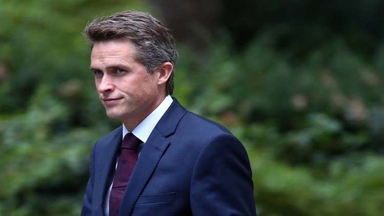 وزير الدفاع البريطاني على خط النار في دونباس