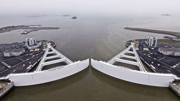 إغلاق سد بطرسبورغ لمنع الفيضانات