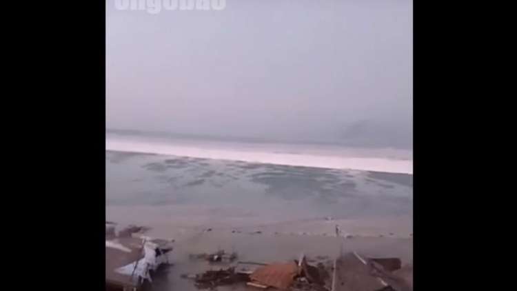 تسونامي يضرب إندونيسيا بعد زلزال مدمر