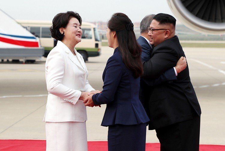 قمة ثالثة بين الكوريتين لبحث نزع السلاح النووي ودعم محادثات السلام