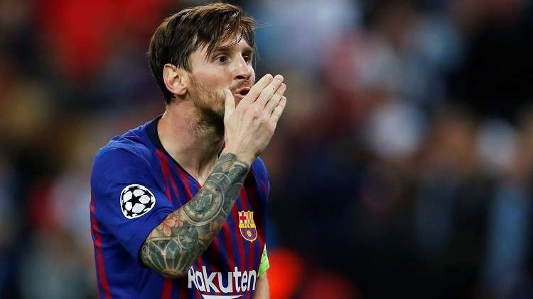 مشجع مهووس بميسي يصاب بالذهول! (فيديو)