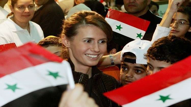 آثار العلاج لم تمنع أسماء الأسد من الظهور