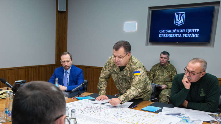 وزير الدفاع الأوكراني يستقيل ويبقى في منصبه