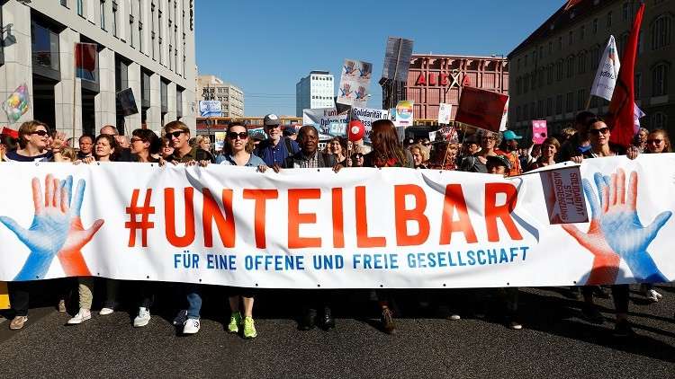 آلاف الألمان يحتجون على تنامي العنصرية في بلادهم