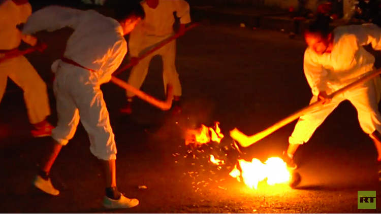 صرعة جديدة.. "هوكي النار" يجتاح المكسيك (فيديو)