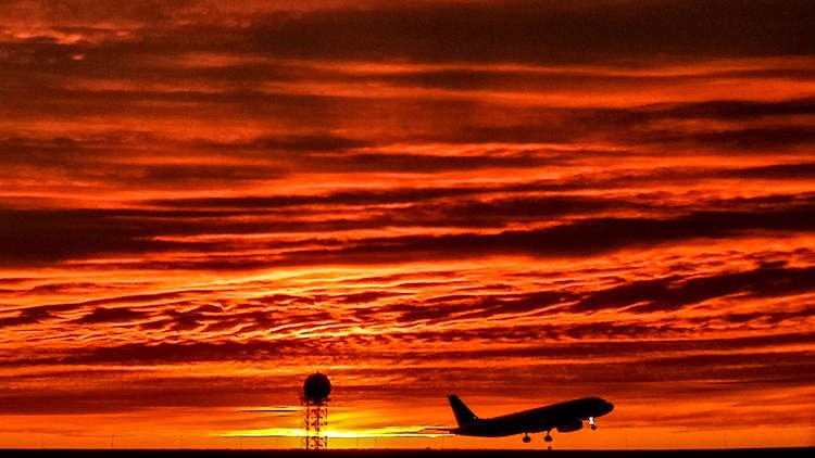 شاهد.. أول هبوط في مطار 