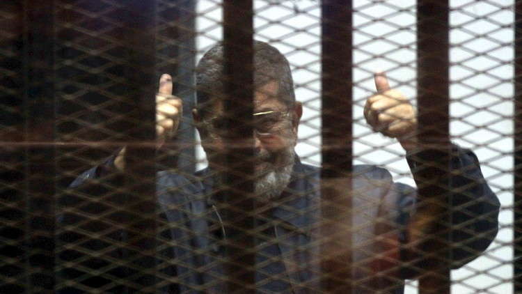محكمة مصرية ترفض طعون مرسي في قضية 