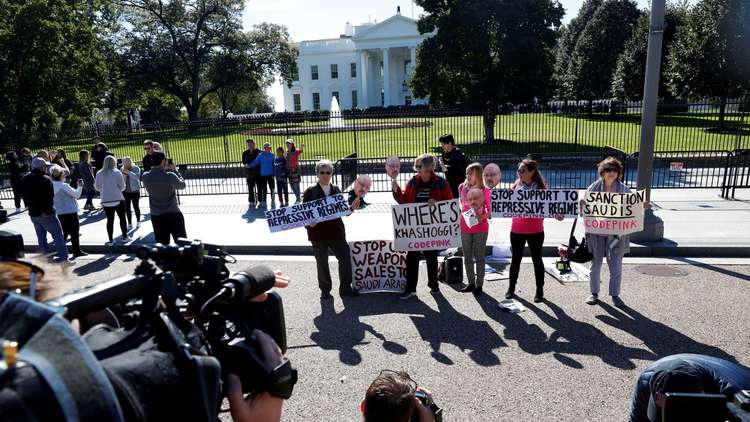 محتجون أمام البيت الأبيض يطالبون ترامب بفرض عقوبات على السعودية