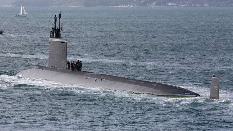 إنزال غواصتين ذريتين حديثتين إلى الماء في الولايات المتحدة