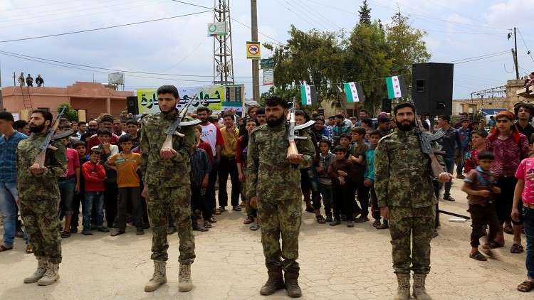 نشطاء: "هيئة تحرير الشام" تداهم بلدة غربي حلب وتمزق أعلام المعارضة