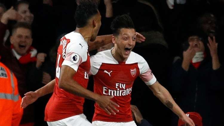 أرسنال يواصل انتصاراته ويتجاوز ليستر بثلاثية 