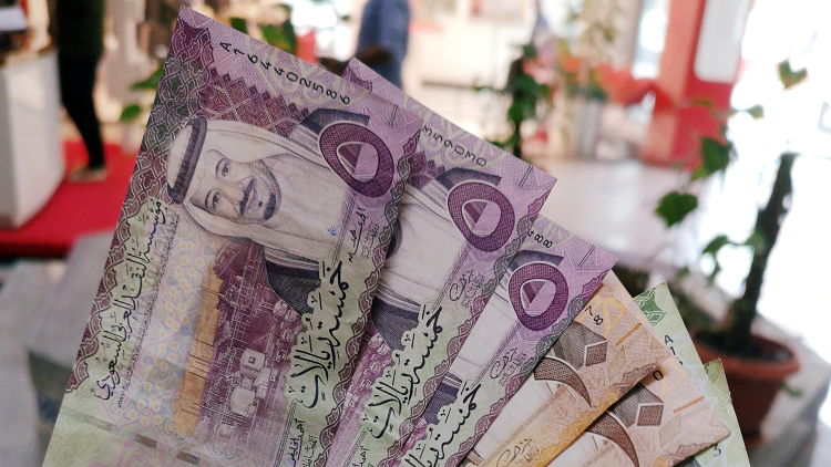 وزير المالية السعودي: نستهدف ميزانية بلا عجز