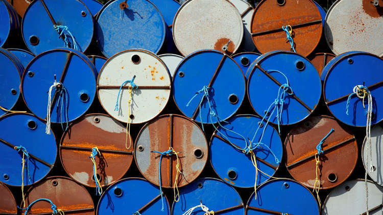 النفط يهبط بعد تصريحات سعودية