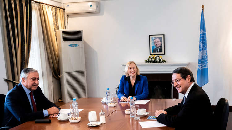 شطرا قبرص يتفقان على فتح معبرين إضافيين بينهما