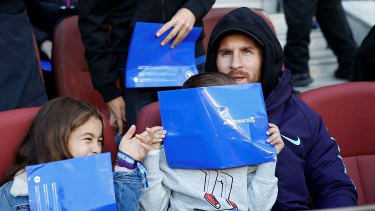 هكذا احتفل ميسي مع سواريز بالثلاثية والخماسية! 