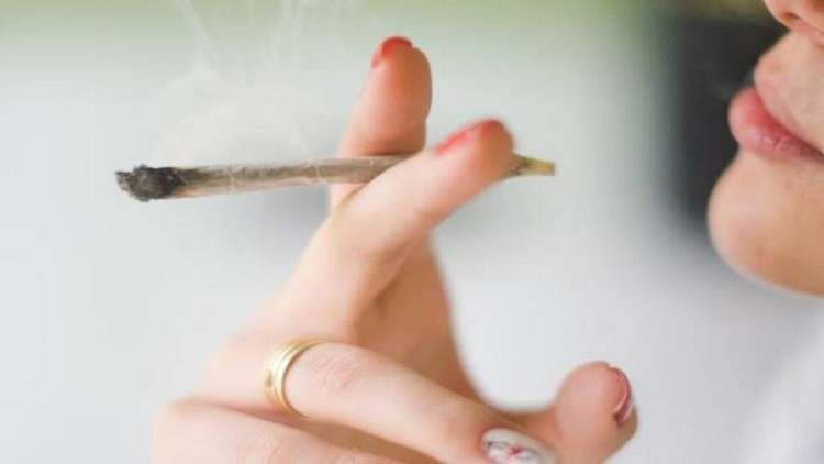 لماذا تتمتع النساء باستهلاك القنب أكثر من الرجال؟