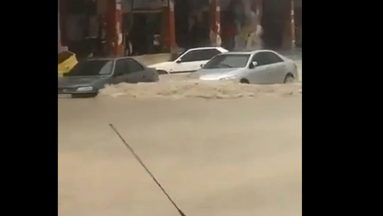 فيضانات تجتاح جزيرة قشم الإيرانية