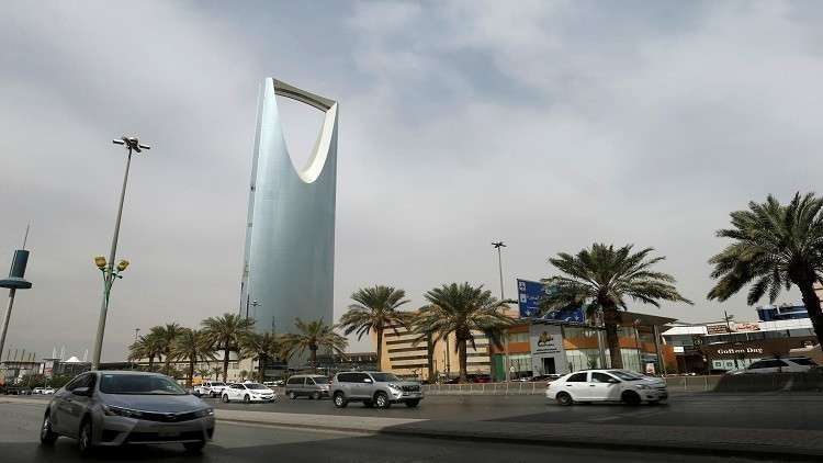 الأمن السعودي يبحث عن سائق فر بسيارة لنقل الأموال!
