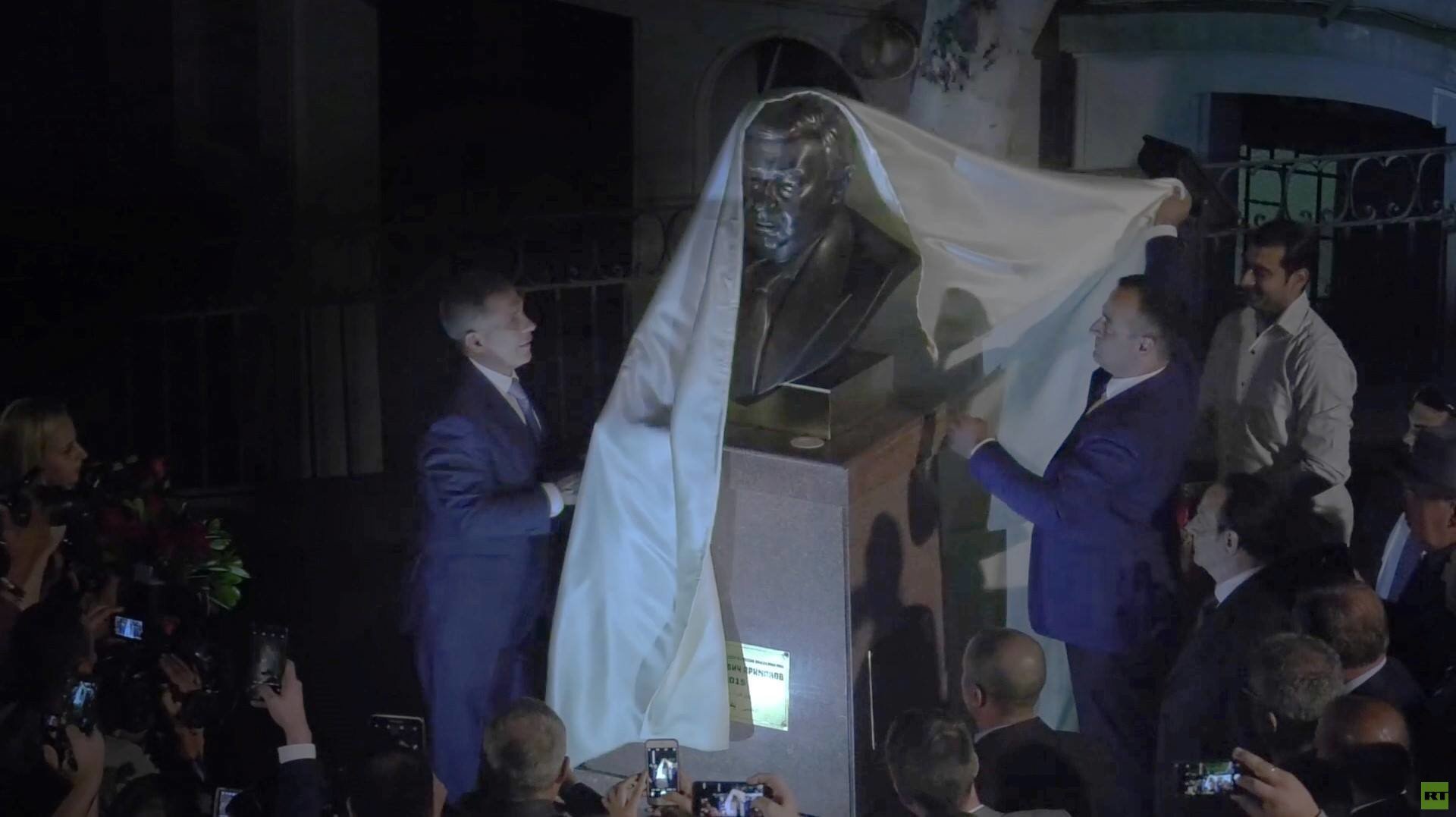 تدشين تمثال لرئيس الوزراء الروسي الأسبق بريماكوف في مصر (صور)