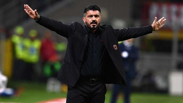 ميلان يوجه راداره نحو نجم عربي