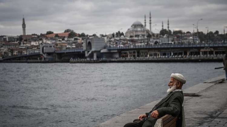 نائب معارض يدعو إلى رفع الأذان باللغة التركية.. وأردوغان يرد بتاريخ رجعي!