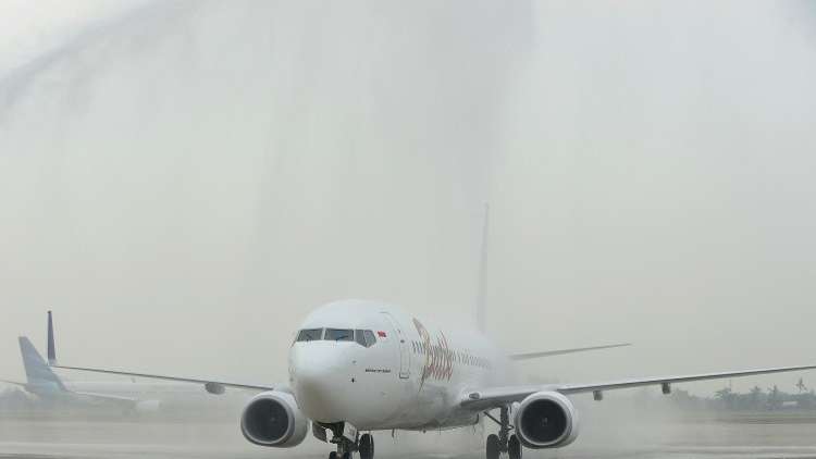 اصطدام طائرة ركاب إندونيسية بعمود إنارة