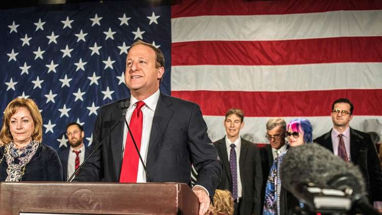 انتخاب أول حاكم مثلي لولاية أمريكية