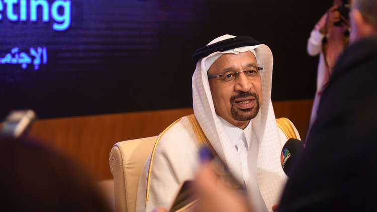 ارتفاع أسعار النفط بعد خفض السعودية إمدادات ديسمبر