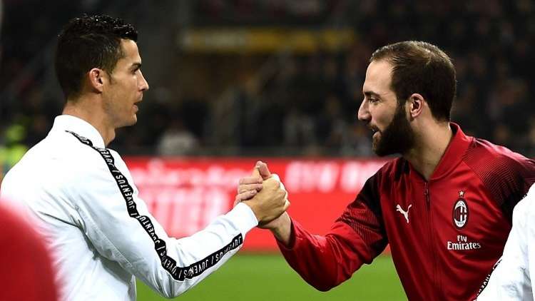 شاهد.. حارس يوفنتوس يكشف نصيحة رونالدو له قبل ركلة هيغواين