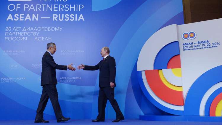 روسيا وسنغافورة تبرمان حزمة من الصفقات التجارية على هامش زيارة بوتين