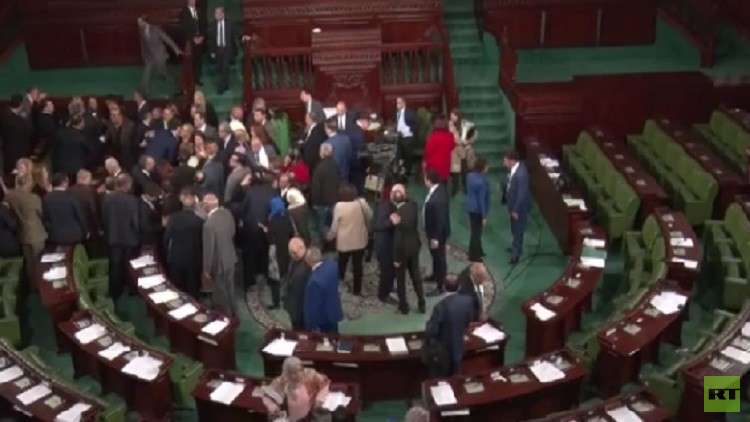 برلمان تونس يقر التعديل في حكومة الشاهد