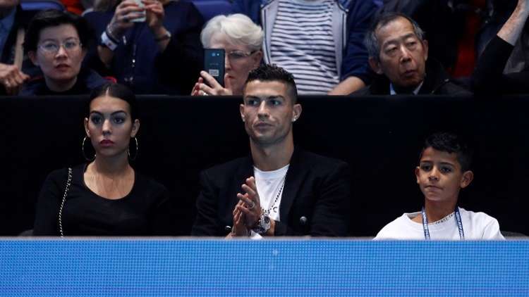  رونالدو يدخل القفص الذهبي