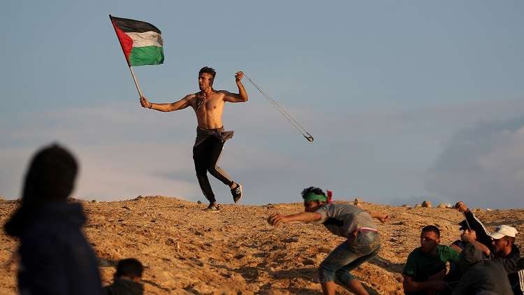 إصابة 40 فلسطينيا برصاص القوات الإسرائيلية على حدود قطاع غزة