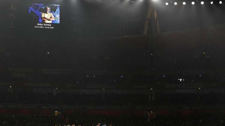 وفاة مصمم الزي الأصفر البرازيلي الشهير