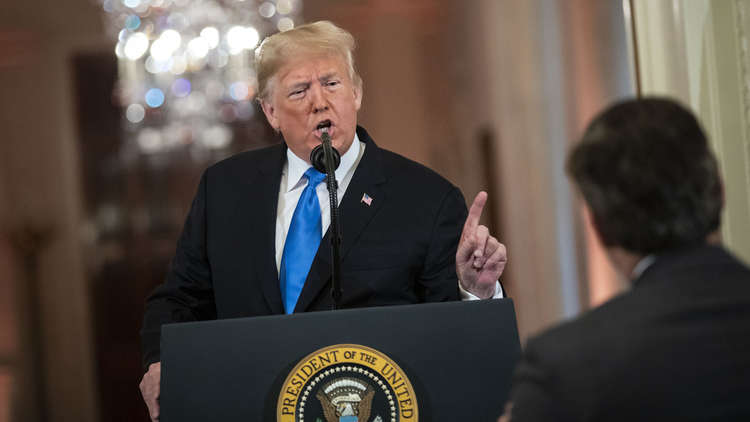 ترامب يهدد بإلغاء أي مؤتمر يحضره مراسل CNN "إذا أساء التصرف"