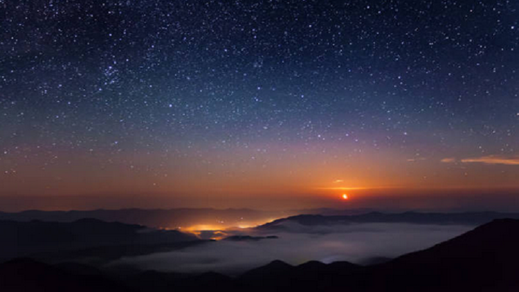 كرة من النار تضيء سماء تكساس الأمريكية (فيديو)