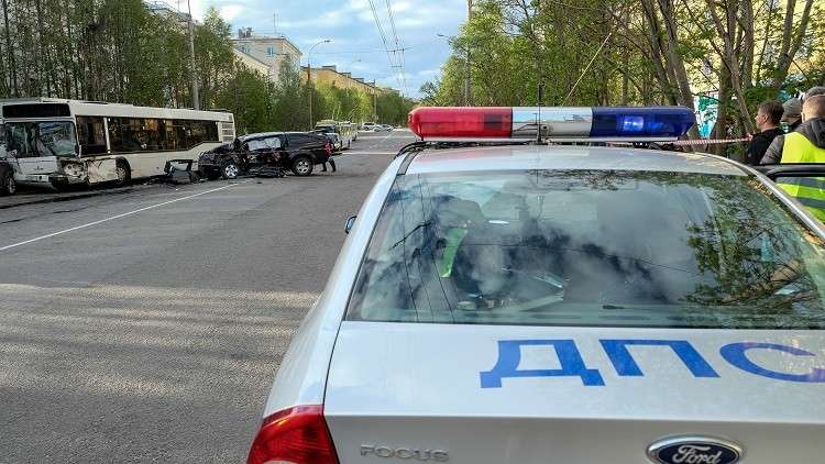 مصرع 12 شخصا وإصابة 12 آخرين بحادث سير في روسيا