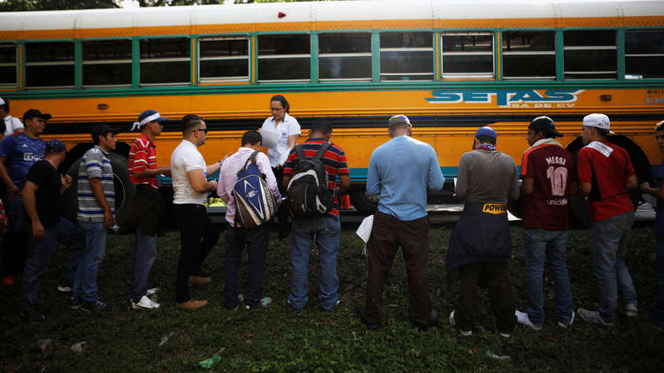 قافلة جديدة من المهاجرين تتجه نحو الولايات المتحدة 