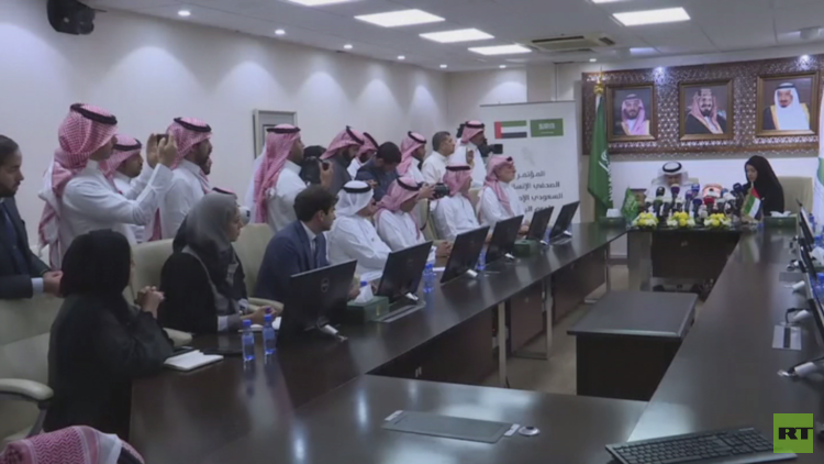 مساعدات سعودية إماراتية لإنقاذ اليمن 