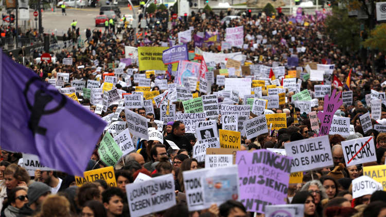 تظاهرات حاشدة في اليوم العالمي للقضاء على العنف ضد النساء